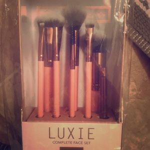 Luxie complete face set !!